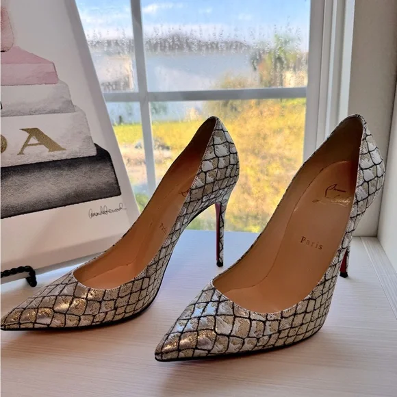 Lightly worn, Christian Louboutin Decollette 100mm heels